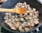 Une image de l'étape 6 de Sauté de porc aux pommes de terre, ananas et trévise.
