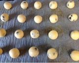 A picture of step 7 of Round and Crispy Chocolate Chip Cookies.