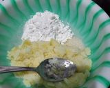 Foto langkah ke 1 dari resep Hotteok Kentang isi Coklat dan Keju.