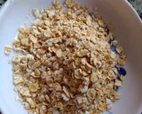A picture of step 1 of Apple and oats milk shake.