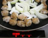 A picture of step 7 of Light and Tender Meatball-Style Sweet and Sour Pork with Thinly Sliced Pork.