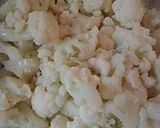 A picture of step 3 of Cheesy cauliflower and chicken casserole.