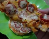Foto langkah ke 5 dari resep Pizza Roti Tawar.