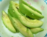 A picture of step 6 of Unique Hand Rolls Avocado and Chicken with Salsa.