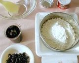 A picture of step 1 of Black Soybean Steamed Bread.