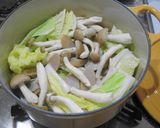 A picture of step 2 of Soy Milk Soup with Lots of Chinese Cabbage.