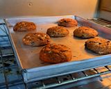 Foto langkah ke 5 dari resep Cookies Silverqueen mix Chocochip 🍪.