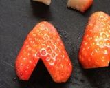 A picture of step 3 of Easy Heart-Shaped Strawberries for your Bento..
