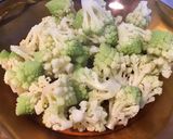 Une image de l'étape 9 de Salade tiède de chou romanesco au concombre et carpaccio de poulpe.