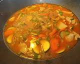 Foto del paso 3 de la receta: Carne de cerdo en caldillo con vegetales🌺