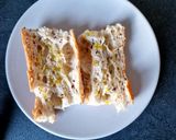 Une image de l'étape 2 de Tartines à la tomate cerise et tomme de chèvre et comté.