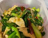 รูปขั้นตอนการทำที่ 3 ของ ผัดคะน้าใส่อกไก่