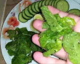 A picture of step 2 of Cucumber juice and refreshing water.