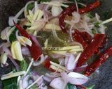 Gambar langkah 2 resipi Sotong Kam Heong.