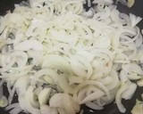Foto del paso 1 de la receta: Merluza encebollada al vino
