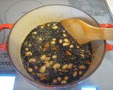 A picture of step 5 of Stir-fried and Braised Hijiki Seaweed and Soy Beans.