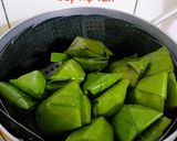 Hình bước làm 4 của món Bánh bột lọc gói lá chuối nhân tôm thịt