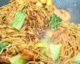 Gambar langkah 4 resipi 👩🍳Mi Goreng Basah Seafood.