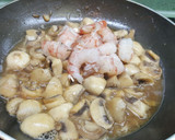 Foto del paso 4 de la receta: Champiñón con gambones