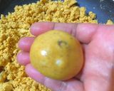 A picture of step 5 of Besan ladoo.