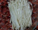 Foto langkah ke 1 dari resep Salted Egg Enoki.