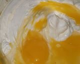Foto langkah ke 2 dari resep MARMER CAKE 6 BAHAN, CUMAN 4 TELUR. EKONOMIS DAN MOIST.