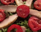 Foto del paso 4 de la receta: Ensalada de ventresca, con tomate, aceitunas y lechuga roble de l’ hortet