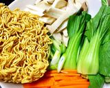 Hình bước làm 1 của món Mì Gói Xào Chay