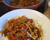 Foto del paso 3 de la receta: Fideos con panceta frita en salsa de cacahuete