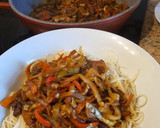 Foto del paso 3 de la receta: Fideos con panceta frita en salsa de cacahuete