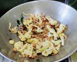 A picture of step 1 of Cauliflower Sooji Upma.