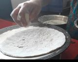 A picture of step 10 of Jowar Ki Roti (Bhakari).