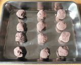 A picture of step 2 of Yomogi Manju.
