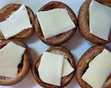 A picture of step 2 of Shiitake Mushrooms with Melted Cheese.