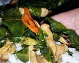 Foto langkah ke 4 dari resep Tumis daun melinjo dan teri.