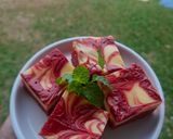 Foto langkah ke 9 dari resep Red Velvet Marble Cheesecake.