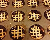A picture of step 12 of Taisen's Mini Fruit Pies.