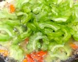 Foto langkah ke 2 dari resep Oseng Sayur Pare/Paria Pedas.
