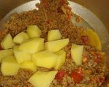 A picture of step 4 of Aloo keema.