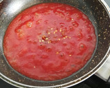 Foto del paso 4 de la receta: Almejas y langostinos con guisantes en salsa picante