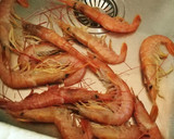 Foto del paso 3 de la receta: Calamares empanados y fritos, rellenos de gambas