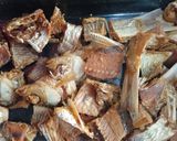 Foto langkah ke 1 dari resep Oseng Ikan Asin Tawes Cabe.