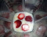 A picture of step 1 of Strawberry orange shake.