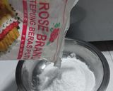Foto langkah ke 3 dari resep Kue Putu Naga Merah.