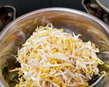 Foto langkah ke 1 dari resep Kongnamul Muchim (Korean Bean Sprout).
