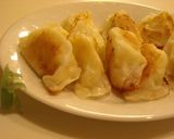 A picture of step 5 of ☆Crispy Potato Gyoza☆.