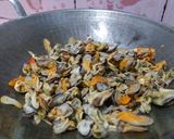 Foto langkah ke 4 dari resep Kerang madura saus tiram.