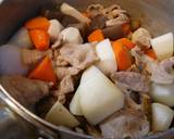 Filling Tonjiru (miso soup with pork and vegetables) recipe step 2 photo