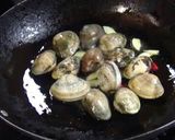 A picture of step 4 of Vongole Bianco - Clam Pasta.
