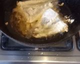 Foto del paso 4 de la receta: Pescado y papas fritas con ensalada de lechuga y tomate